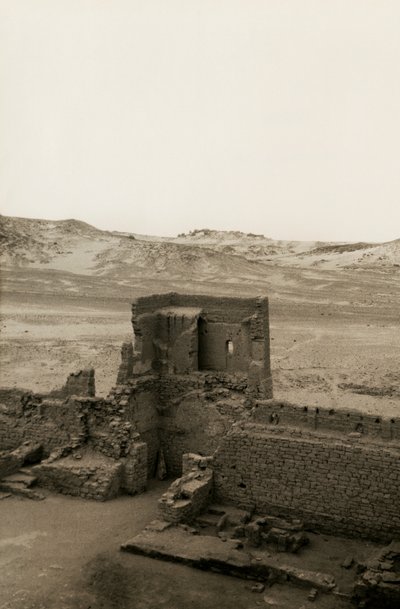 Westlicher Turm des Klosters St. Simeon, Assuan, Ägypten von Ugo Monneret de Villard