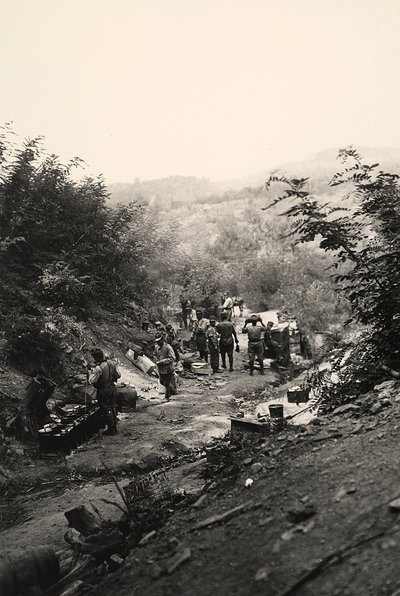 Italienische Soldaten des Ersten Weltkriegs in Podgora an der italienisch-österreichischen Front von Ugo Ojetti