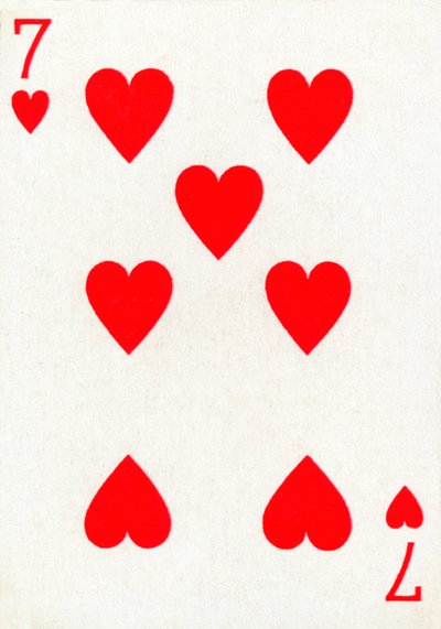 7 der Herzen aus einem Kartenspiel von Goodall & Son Ltd., ca. 1940 von Unbekannt