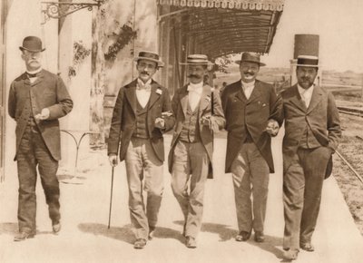 Eine Gruppe von Herren beim Spaziergang, 1937 von Unbekannt