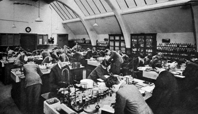 Ein Labor in einer Londoner Fachhochschule, 1926-1927 von Unbekannt