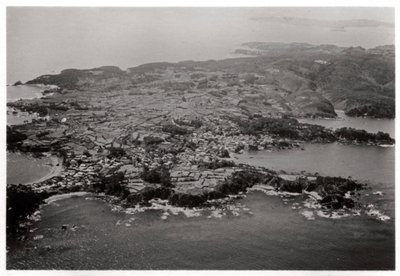 Luftaufnahme von Oginohama, Japan, aus einem Zeppelin, 1929-1933 von Unbekannt
