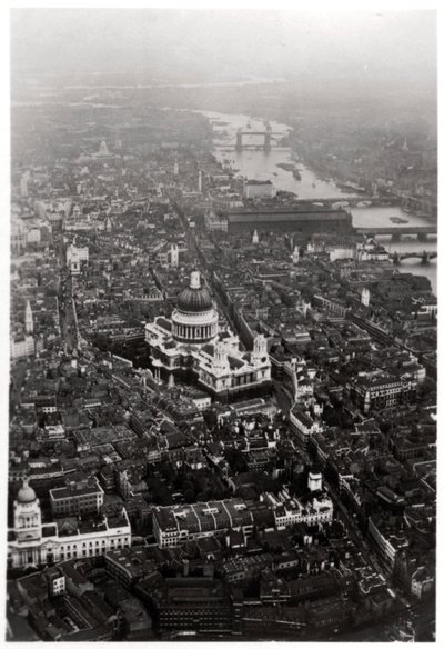 Luftaufnahme der St. Pauls Kathedrale, London, von einem Zeppelin, 1931 von Unbekannt
