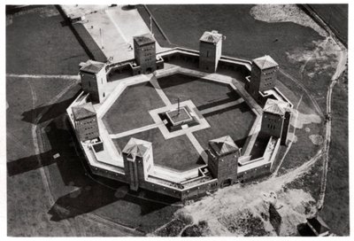 Luftaufnahme des Tannenberg-Denkmals, in der Nähe von Olsztynek, Polen, von einem Zeppelin, ca. 1931-1933 von Unbekannt