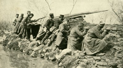 Nach dem Regen: Serbische Infanterie... während der Überschwemmungen, Erster Weltkrieg, um 1915 von Unbekannt