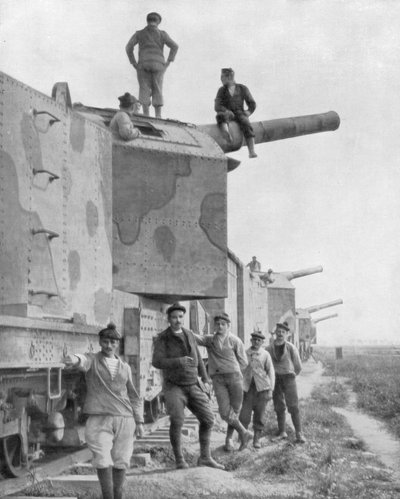 Ein gepanzertes Zugbatterie, 1918 von Unbekannt