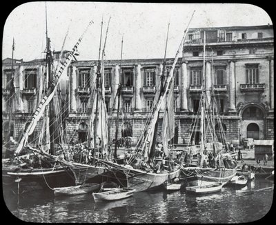 Am Kai, Hafen von Messina, Sizilien, Italien, spätes 19. oder frühes 20. Jahrhundert von Unbekannt