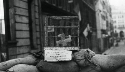Barrikade in der Rue de Chateaudun, Befreiung von Paris, August 1944 von Unbekannt