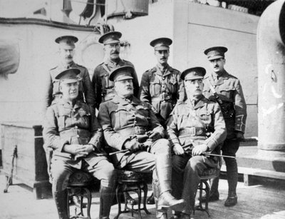 Britische Offiziere auf dem Gefängnisschiff Royal Edward, vor Anker bei Southend, November 1914 von Unbekannt