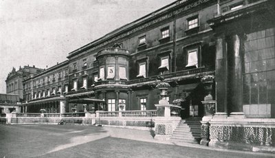 Buckingham Palace...zeigt den Raum, in dem der König starb, 1910 von Unbekannt
