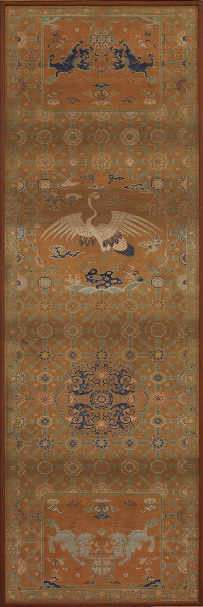 Stuhlabdeckung mit einem Kranich, Löwen, Drachen, glückverheißenden Symbolen..., Qing-Dynastie, 18. Jahrhundert von Unbekannt