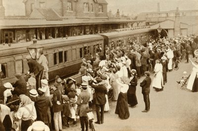 Menschenmengen winken abziehenden Truppen zu, Erster Weltkrieg, Großbritannien von Unbekannt