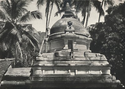Dagoba im Tempel des Heiligen Zahns in Kandy, 1926 von Unbekannt