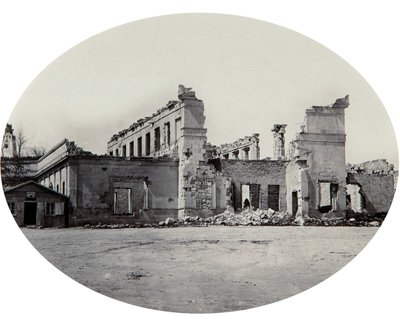 Beschädigtes Gebäude in Sewastopol nach dem Krimkrieg, Krim, 1850er von Unbekannt