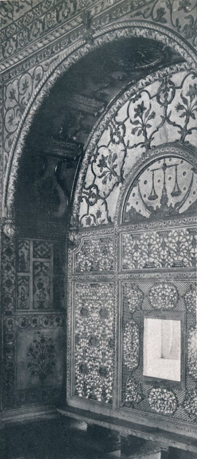 Delhi. Die Waage der Gerechtigkeit, geschnitzter Marmorschirm, durch den Petitionen empfangen wurden, um 1910 von Unbekannt