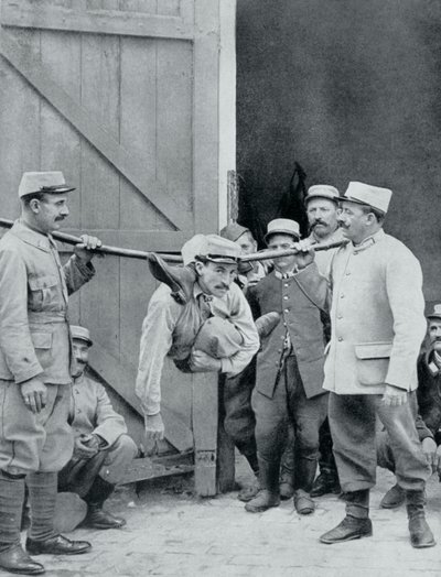 Ablenkungen an der Front, die menschliche Schlange, Frankreich, Erster Weltkrieg, 1915 von Unbekannt