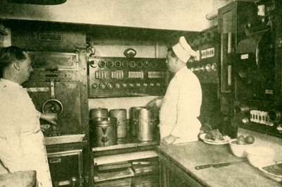 Elektrisch ausgestattete Zugküche, London und North Eastern Railway, 1930 von Unbekannt