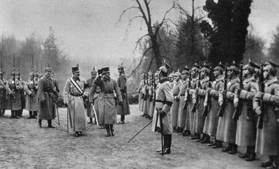 Kaiser Karl I. von Österreich besucht Kaiser Wilhelm II. im Armeehauptquartier, Erster Weltkrieg, 1917 von Unbekannt
