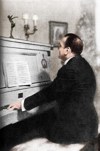 Enrico Caruso - Italiens berühmter Tenor am Klavier, um 1925 von Unbekannt
