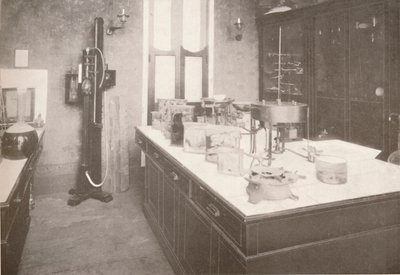 Untersuchungslabor des gerichtsmedizinischen Dienstes, 1914 von Unbekannt