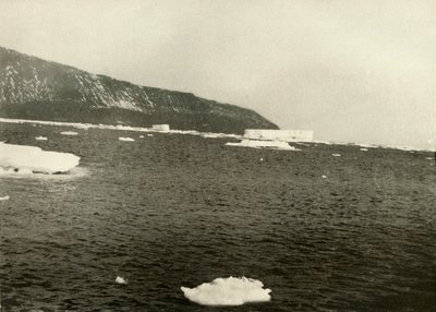 Schwimmendes Eis vor Cape Adare, c1908 von Unbekannt