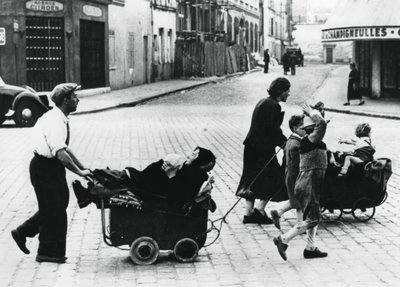Französische Flüchtlinge kehren nach dem Fall Frankreichs an die Deutschen nach Hause zurück, Frankreich, Juli 1940 von Unbekannt