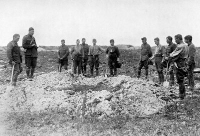Beerdigung an der Westfront, Erster Weltkrieg, 1916 von Unbekannt