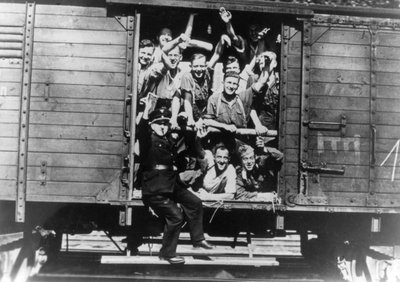 Deutsche Soldaten in einem Eisenbahnwagen, Frankreich, August 1940 von Unbekannt