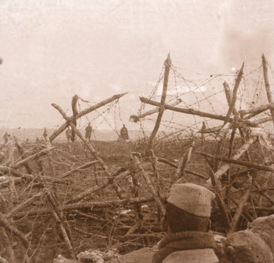 Deutsche kommen aus den Schützengräben, Massiges, Nordfrankreich, um 1914-um 1918 von Unbekannt