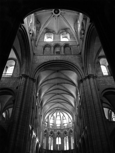 Gotische Kunst: die Gewölbe des Kirchenschiffs und des Chors. St. Stephanus Kirche, Caen (Calvados) von Unbekannt