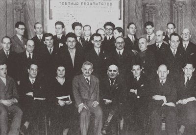 Gruppenporträt der Teilnehmer des Zweiten Internationalen Schachturniers, Moskau 1935 von Unbekannt