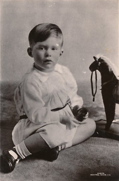 H.R.H. Prinzessin Marys ältester Sohn, Der Ehrenwerte Geo. Henry Hubert Lascelles, ca. 1926 von Unbekannt