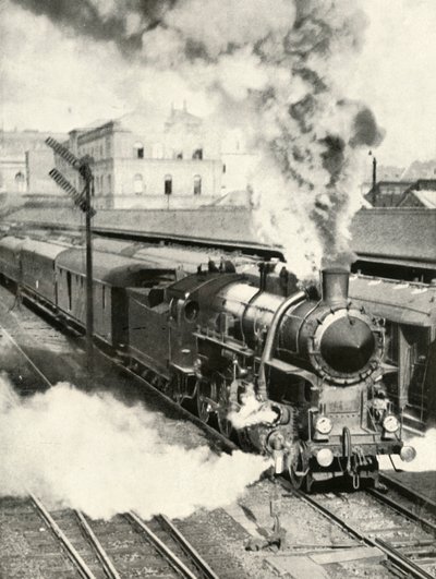 Abfahrt aus Budapest. Ein Schnellzug verlässt den Hauptbahnhof von Unbekannt