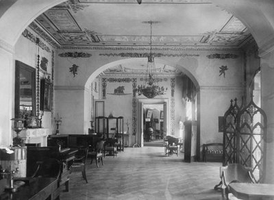 Wohnzimmer im Herrenhaus Maryino, frühe 1920er Jahre von Unbekannt