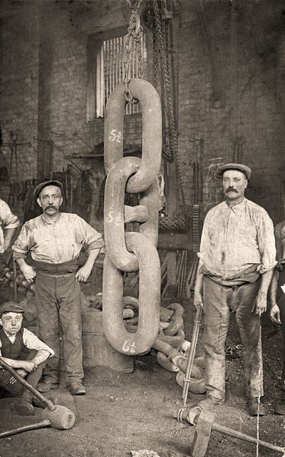 Herstellung der Ankerkette der Titanic bei Hingley & Sons, ca. 1909 von Unbekannt