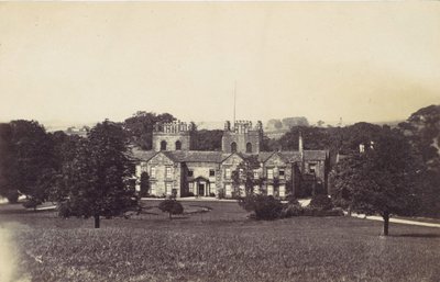 Herrenhaus mit zwei Türmen vom Gelände aus gesehen, 1860er Jahre von Unbekannt