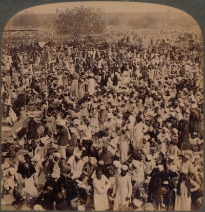 Mohammedaner am Fastentag vor der Jumma-Moschee, Blick nach Süden, Delhi, Indien, 1903 von Unbekannt
