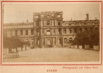 Gemeinde von Paris (1871): Blick auf den Palais des Tuileries in Paris nach dem Brand im Mai 1871. Fotografie von Pierre Pepetit. von Unbekannt
