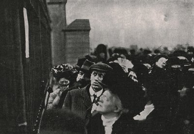 Offizielle Bekanntmachung des Todes von König Edward VII. vor dem Buckingham Palace, Mai 1910 von Unbekannt