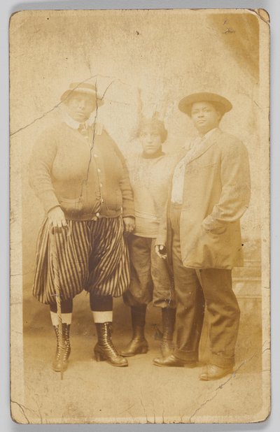 Fotopostkarte von drei unbekannten Frauen, 1904-1918 von Unbekannt