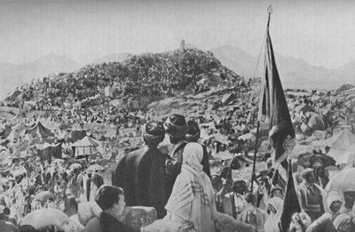 Pilger beim Wukuf oder Stehen auf dem Berg der Barmherzigkeit, um 1935 von Unbekannt