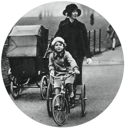 Prinzessin Elizabeth fährt Dreirad, März 1932, 1937 von Unbekannt