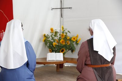 Protestantische Versammlung in Paris, Kapelle der Diakonissen, Paris, Frankreich von Unbekannt