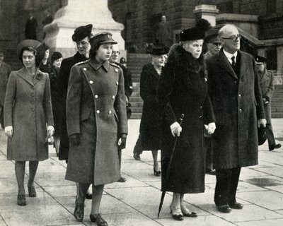 Königin Mary, Prinzessin Elizabeth, Prinzessin Margaret, Armistice Day, 1945 von Unbekannt