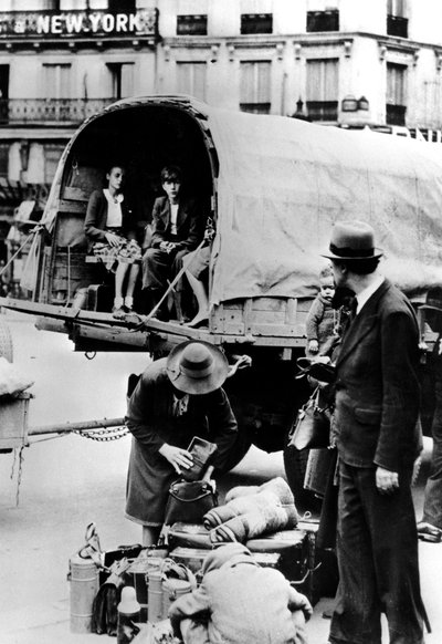 Heimkehrende Flüchtlinge, Paris, Juli 1940 von Unbekannt