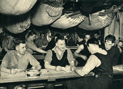 Royal Marines auf ihrem Messe-Deck an Bord eines Schiffes, Zweiter Weltkrieg von Unbekannt