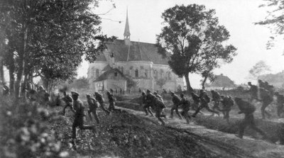 Russische Truppen ziehen sich in Unordnung zurück, Ternopil, Ukraine, Erster Weltkrieg, 1. Juli 1917 von Unbekannt