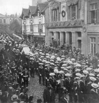 Matrosen ziehen den Kanonenwagen mit dem Sarg von Königin Victoria, Windsor, Berkshire, 1901 von Unbekannt