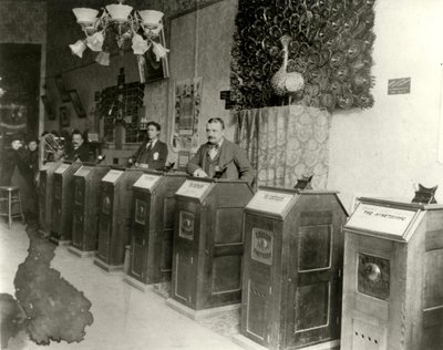 San Francisco Salon mit Kinetoskopen, 1894-1895 von Unbekannt