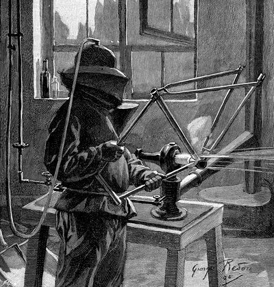 Sandstrahlen der Verbindungen eines Fahrradrahmens, Frankreich, 1896 von Unbekannt